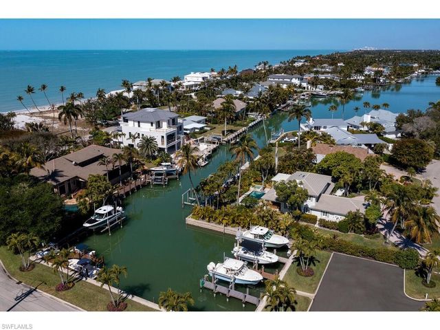 14 Sabre LN, Naples, FL 34102