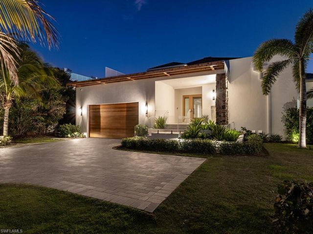 14 Sabre LN, Naples, FL 34102