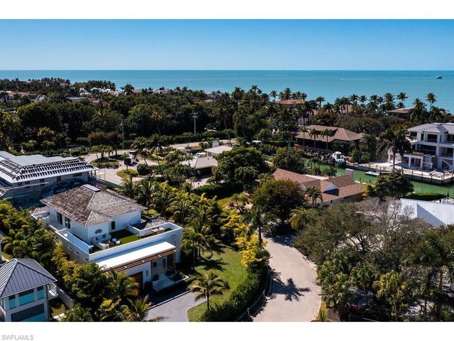 14 Sabre LN, Naples, FL 34102