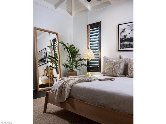 14 Sabre LN, Naples, FL 34102