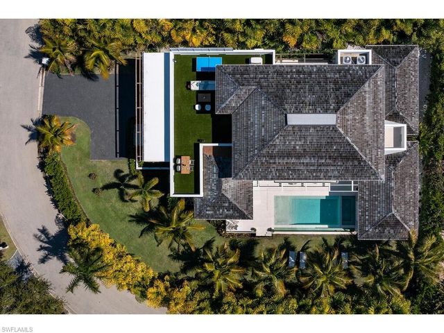 14 Sabre LN, Naples, FL 34102