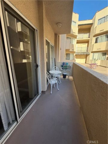 19350 Sherman, Los Angeles, CA 91335