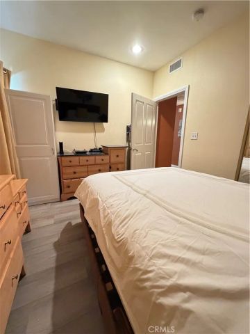 19350 Sherman, Los Angeles, CA 91335