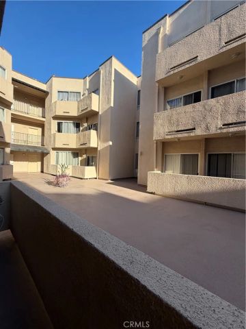 19350 Sherman, Los Angeles, CA 91335