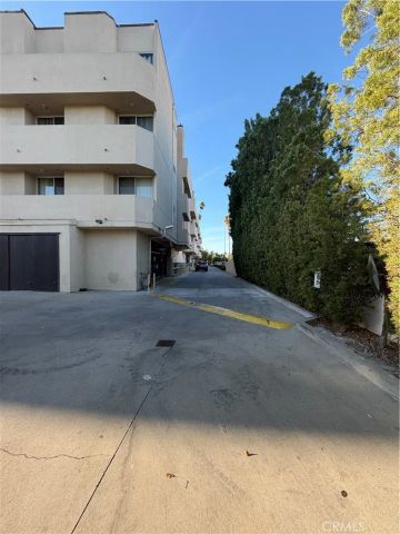 19350 Sherman, Los Angeles, CA 91335