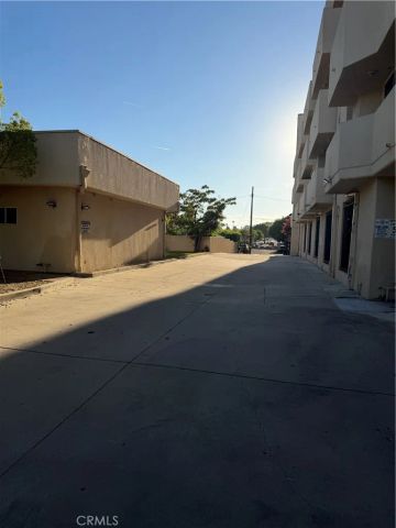 19350 Sherman, Los Angeles, CA 91335