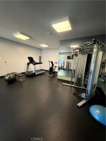 19350 Sherman, Los Angeles, CA 91335