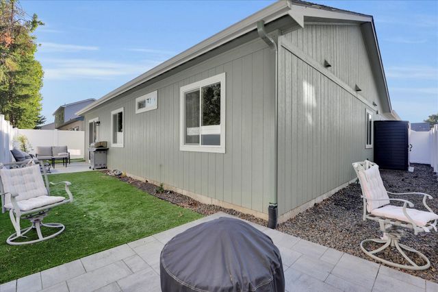 2316 N Sundance St, Greenacres, WA 99016