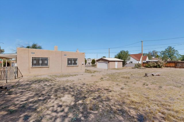 2905 Burton Avenue SE, Albuquerque, NM 87106