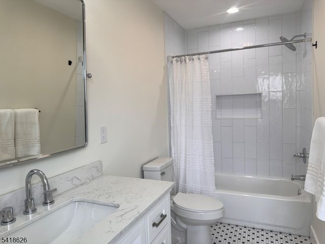 2 Fairview Ave, Somerville Boro, NJ 08876