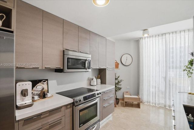 801 Brickell Key Blvd 409, Miami, FL 33131