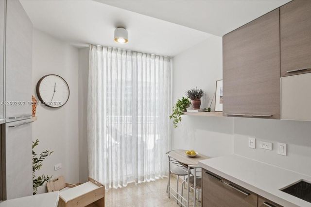 801 Brickell Key Blvd 409, Miami, FL 33131