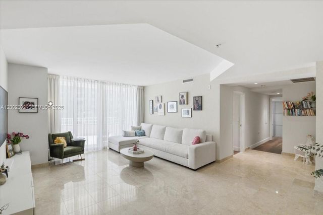 801 Brickell Key Blvd 409, Miami, FL 33131