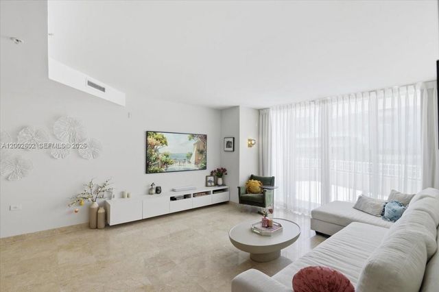 801 Brickell Key Blvd 409, Miami, FL 33131