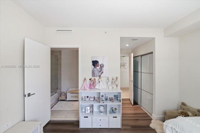 801 Brickell Key Blvd 409, Miami, FL 33131