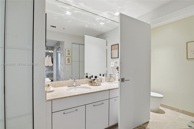 801 Brickell Key Blvd 409, Miami, FL 33131