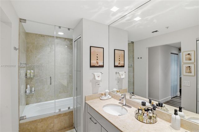 801 Brickell Key Blvd 409, Miami, FL 33131