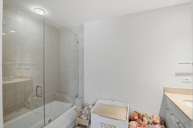 801 Brickell Key Blvd 409, Miami, FL 33131