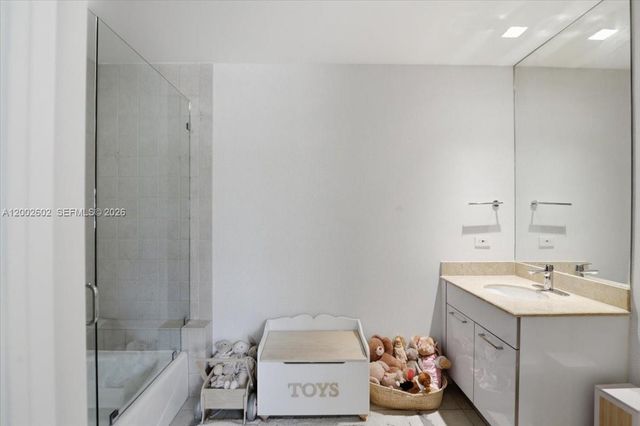801 Brickell Key Blvd 409, Miami, FL 33131