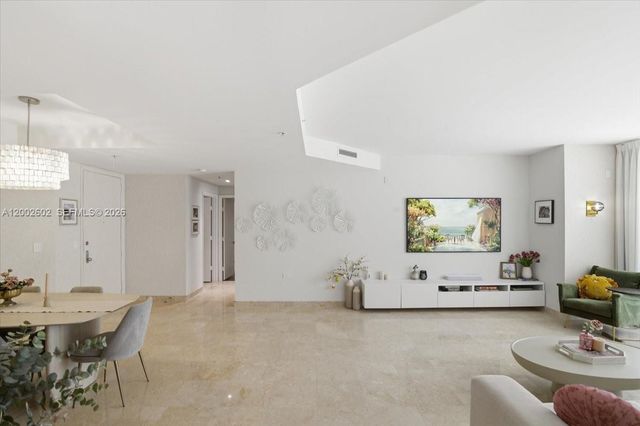 801 Brickell Key Blvd 409, Miami, FL 33131