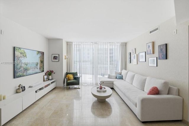 801 Brickell Key Blvd 409, Miami, FL 33131