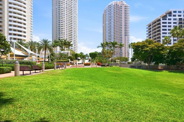 801 Brickell Key Blvd 409, Miami, FL 33131