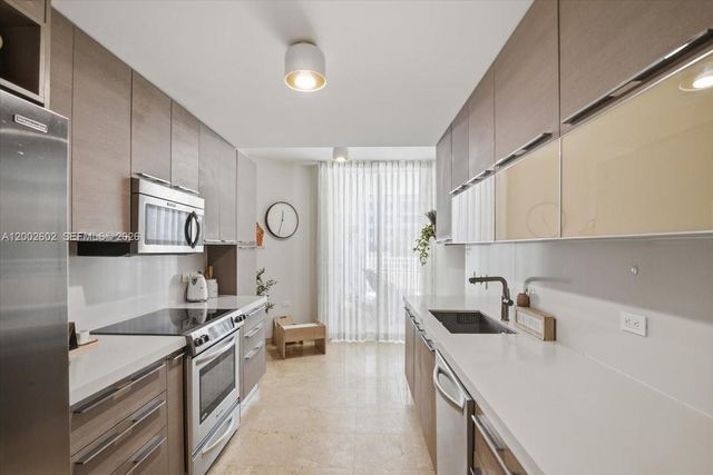 801 Brickell Key Blvd 409, Miami, FL 33131