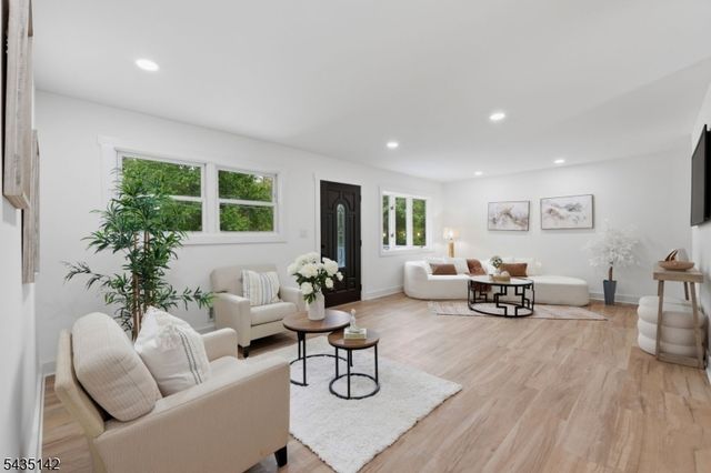 36 Ruth St, Hopatcong Boro, NJ 07874