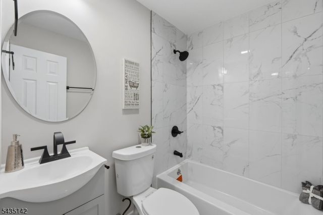 36 Ruth St, Hopatcong Boro, NJ 07874