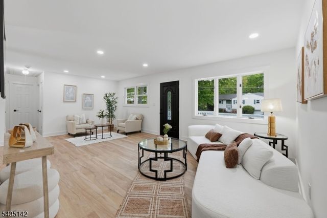 36 Ruth St, Hopatcong Boro, NJ 07874