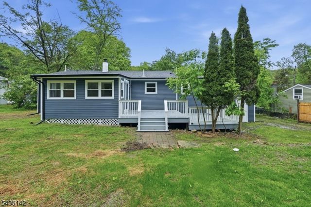 36 Ruth St, Hopatcong Boro, NJ 07874