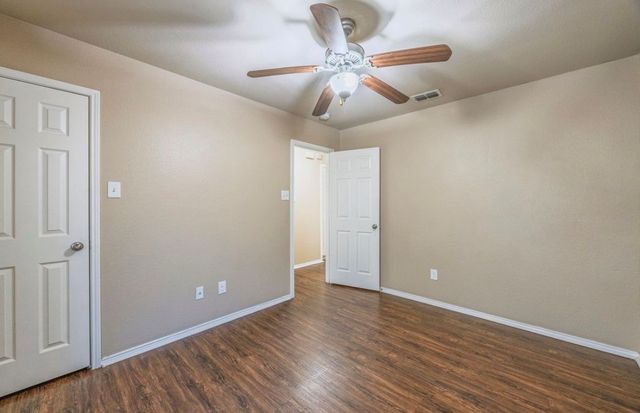 1604 Queens Brook Court, Fort Worth, TX 76140