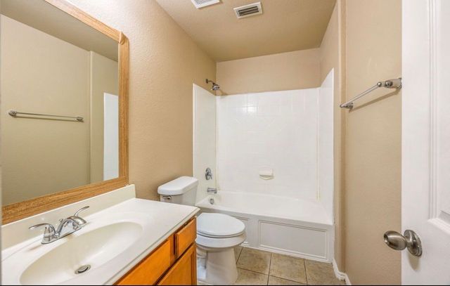 1604 Queens Brook Court, Fort Worth, TX 76140