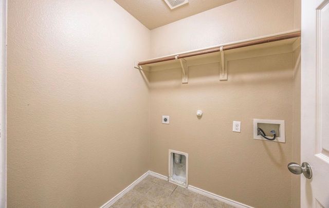 1604 Queens Brook Court, Fort Worth, TX 76140