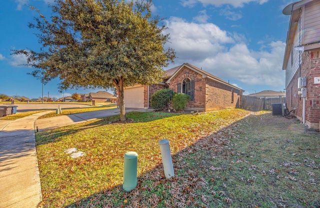 1604 Queens Brook Court, Fort Worth, TX 76140