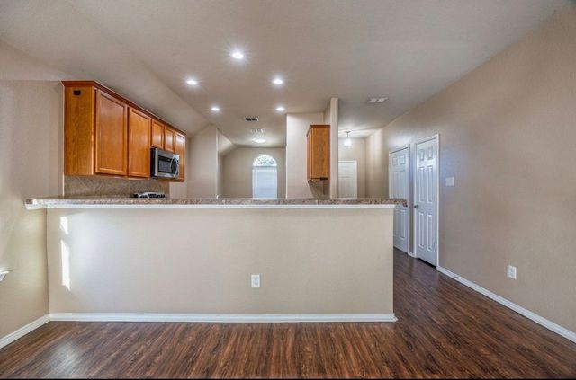 1604 Queens Brook Court, Fort Worth, TX 76140