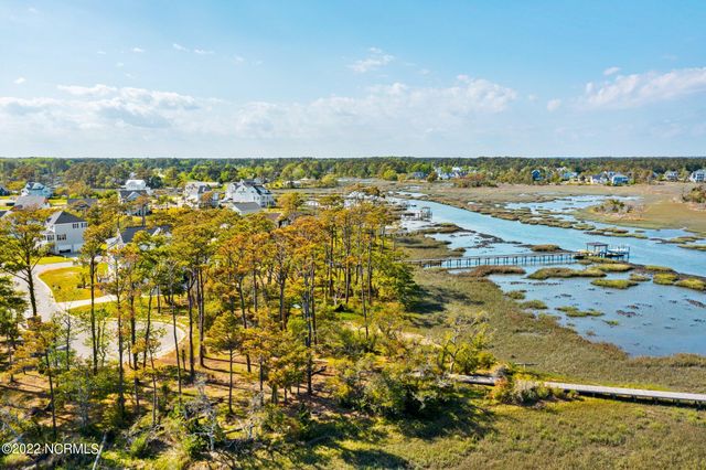 1402 Mainsail Road, Morehead City, NC 28557