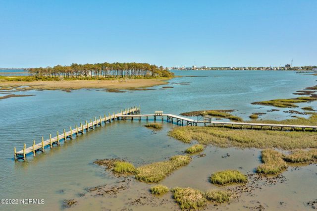 1402 Mainsail Road, Morehead City, NC 28557