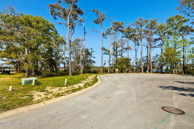 1402 Mainsail Road, Morehead City, NC 28557