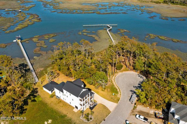 1402 Mainsail Road, Morehead City, NC 28557