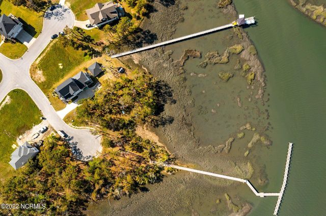 1402 Mainsail Road, Morehead City, NC 28557