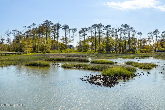 1402 Mainsail Road, Morehead City, NC 28557