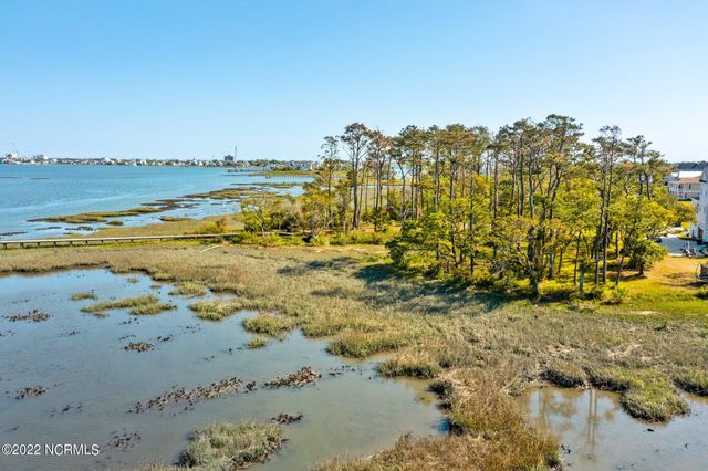 1402 Mainsail Road, Morehead City, NC 28557