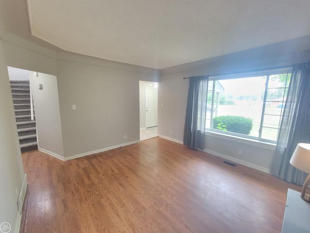 12531 Common Road, Warren, MI 48093