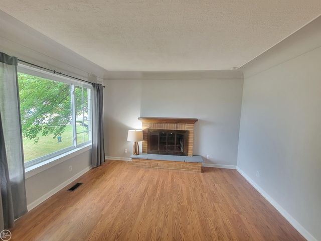 12531 Common Road, Warren, MI 48093