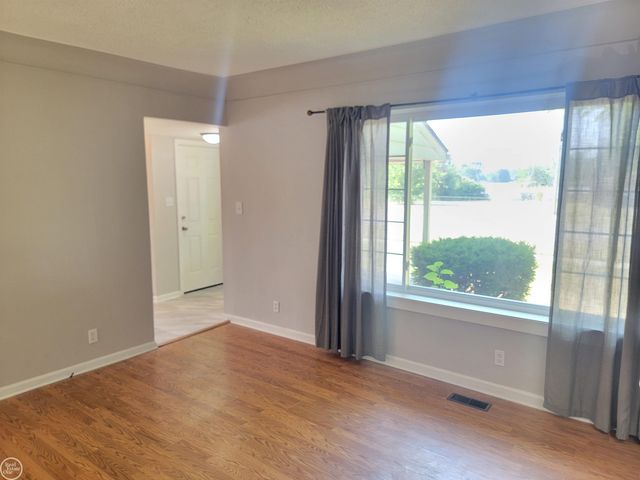 12531 Common Road, Warren, MI 48093