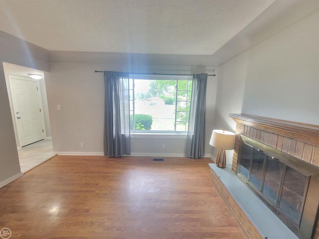 12531 Common Road, Warren, MI 48093