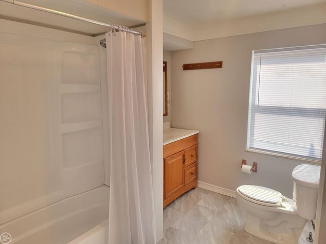 12531 Common Road, Warren, MI 48093