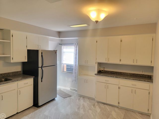 12531 Common Road, Warren, MI 48093