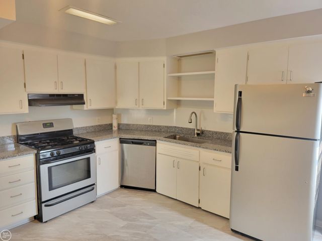 12531 Common Road, Warren, MI 48093